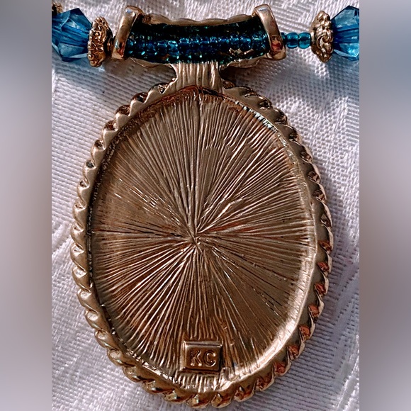 KC set necklace and earrings - Picture 4 of 5